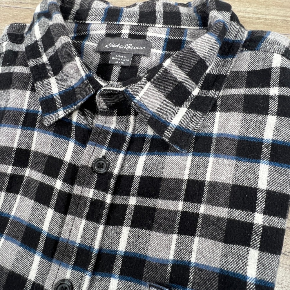 Eddie Bauer Mens XL Black White Plaid Flannel Button Down Shirt EMT22685‎